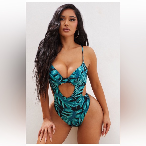 BRAND NEW FASHIONNOVA CUT OUT ONE PIECE SWIMSUIT - Picture 1 of 7